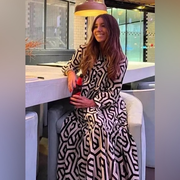 Zara Dresses & Skirts - ZARA Black White Ecru Geometric Print Tunic Midi Dress Size XS Flowy Chic Shirt